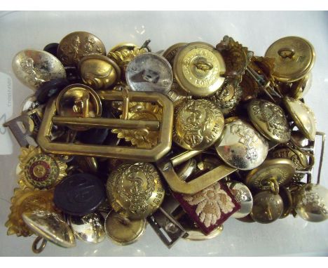 Selection of various assorted military buttons, badges and buckles including League Of Honour pin badge, Royal Army Medical C