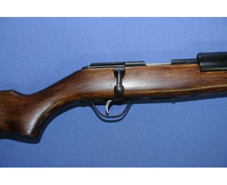 Anshutz .22LR bolt action fully silence barrel rifle, serial no. 885880 (section 1 certificate required)