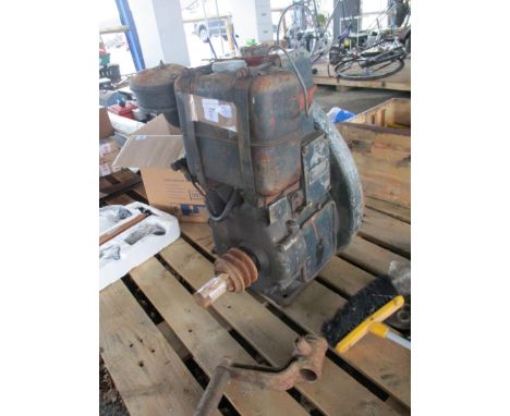 SMALL VINTAGE STATIONARY ENGINE