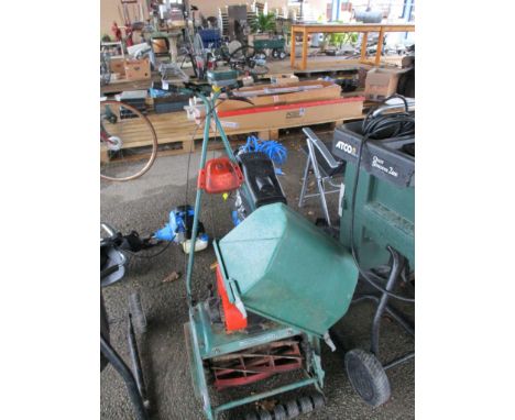 QUALCAST SUFFOLK PUNCH 35DL PETROL ROTARY MOWER