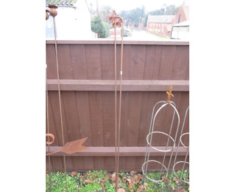 PAIR OF METAL FLOWER ON STICK GARDEN ORNAMENTS, EACH APPROX 148CM