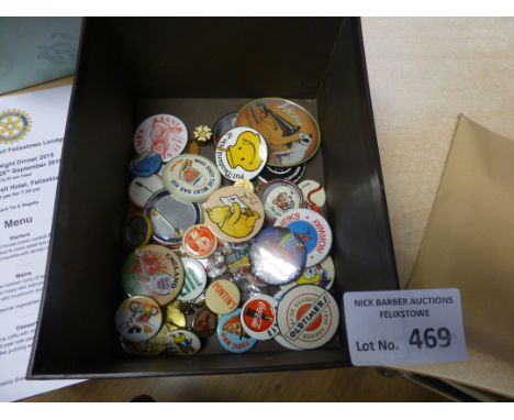 Collectibles : Badges x 100 tin &amp; enamel in box 