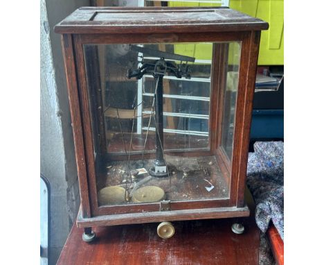Set of vintage cased sciencetific scales 