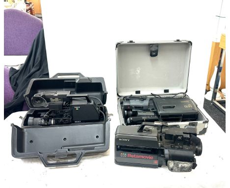 Cased Panasonic HiFi stereo M10 AV zoom VHS, camcorder, with batteries untested, Vintage Sony Trinicon TV Professional Video 