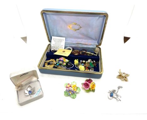 Selection of vintage and later costume jewellery 