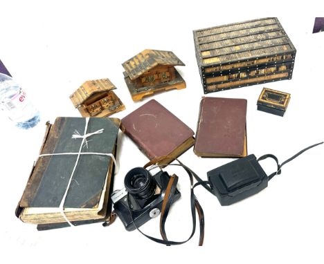 Selection of vintage collectable items to include a dominoes box, books etc 