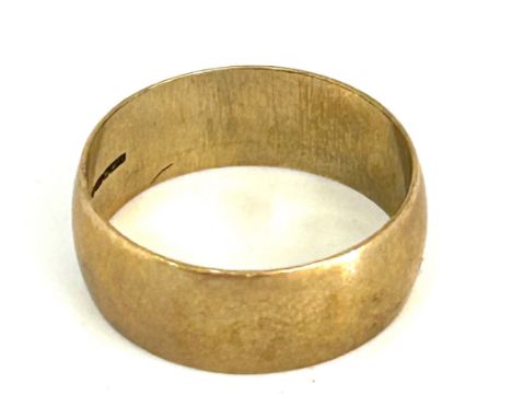9ct Gold wedding band, total weight 3 grams ring size m/n 
