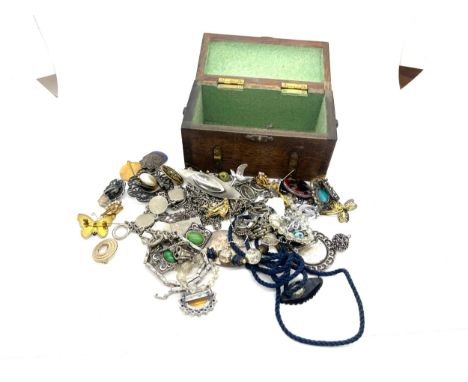 Selection of vintage and later costume jewellery 