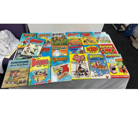 Selection of assorted vintage hard back annuals to include ' Beano' , ' Twinkle' etc 