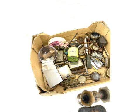 Selection of assorted collectables includes button hook, dinky horse box, pair of vases, shop display stand etc 