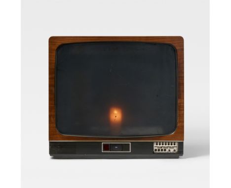 Nam June Paik, Candle TV (II)Fernsehgehäuse mit mattierter Frontscheibe und elektrischer Wachskerze (batteriebetrieben) 58 x 