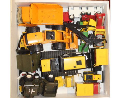 A tray of mostly Tonka loose diecast to inc. military Jeep, Cralwer shovel dozer etc