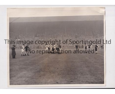 1952 FA CUP FINAL     Original 10" X 8" Press photo with stamp on the back of the Arsenal and Newcastle United teams shaking 