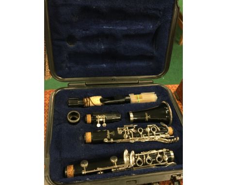 A Selmer USA Clarinet with chrome fittings in case