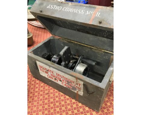 A MkII Astro compass in wooden presentation box.
(R4)