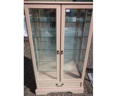 Morris Furniture Company light oak finish two door display cabinet with five glass shelves (82cm x 138cm x 36cm) 