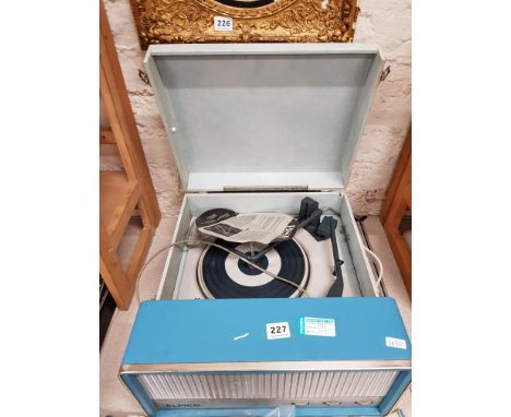 RECORD PLAYER 