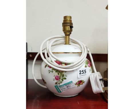 ROYAL ALBERT COUNTRY ROSE LAMP