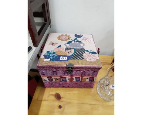 VINTAGE WICKER SEWING BASKET