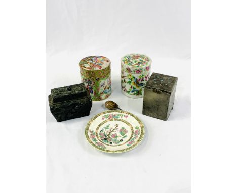 Two Oriental ceramic lidded pots, diameter 10 cms, height 12 cms; together with a Myott decorative plate; Oriental style orna