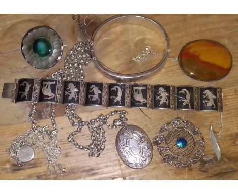 A mixed lot of hallmarked silver and white metal jewellery including an Arts &amp; Crafts brooch etc.