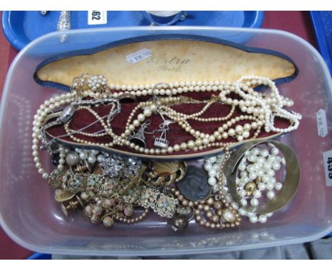 A Mixed Lot of Assorted Costume Jewellery, including imitation pearls, brooches, rings, novelty cable car charm pendant, ladi