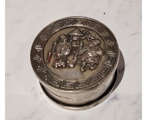 A Chinese silver circular sealing wax box, the cover cast with figures, 4.5cm diam, seal mark 