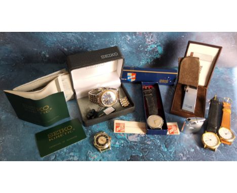 A Seiko Kinetic gentleman's stainless steel &amp; gold plated wristwatch, blue dial, white baton markers, date aperture, orig