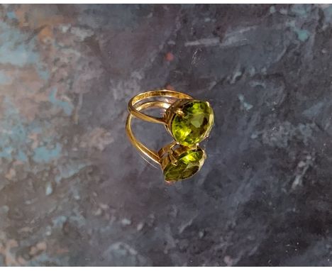 An 18ct gold and peridot dress ring (3.3g gross weight) 