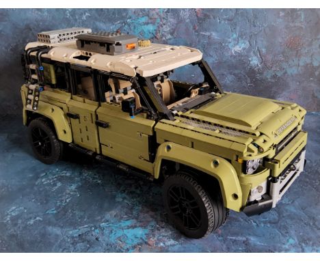 A Mould King&nbsp;Lego style large scale Land Rover Defender 110, built,&nbsp;not checked for completeness 