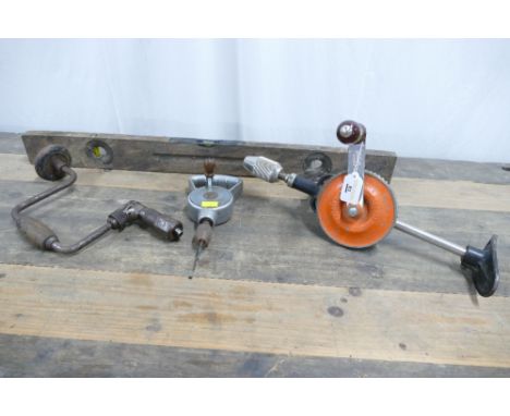 Vintage Stanley 905 shoulder drill, Leytool hand drill, vintage spirit level and hand drill.