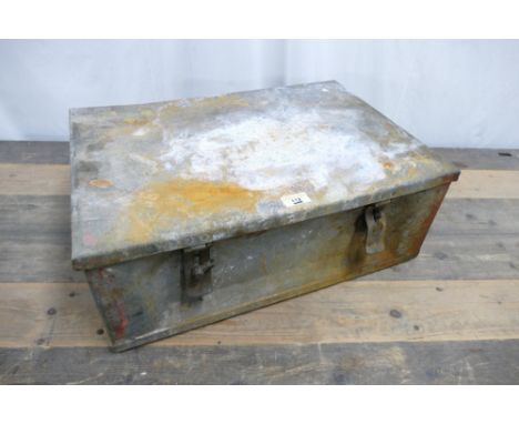Metal toolbox containing selection of mixed tools measuring 20cm high, 52cm wide, 36cm deep.