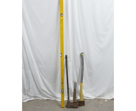 Stabila 180cm spirit level, prise bar and two axes.  This bladed lot is not for sale to people under the age of 18. By biddin