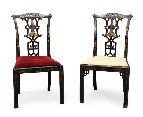 A pair of English japanned side chairs, Chinese Chippendale style, first quarter 20th century, the carved and pierced backs w