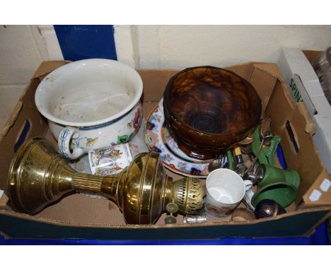 BOX OF MIXED ITEMS TO INCLUDE BRASS OIL LAMP, CUTLERY ETC