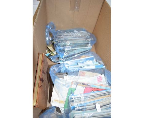 LARGE MIXED LOT: VARIOUS VINTAGE POSTCARDS AND GREETINGS CARDS, AUTOGRAPH ALBUM ETC