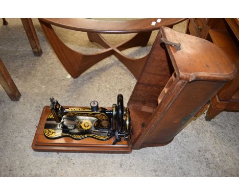 VINTAGE SINGER SEWING MACHINE