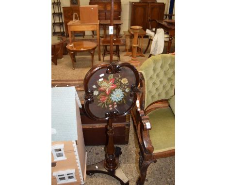VICTORIAN TAPESTRY POLE SCREEN ON A ROSEWOOD FRAME