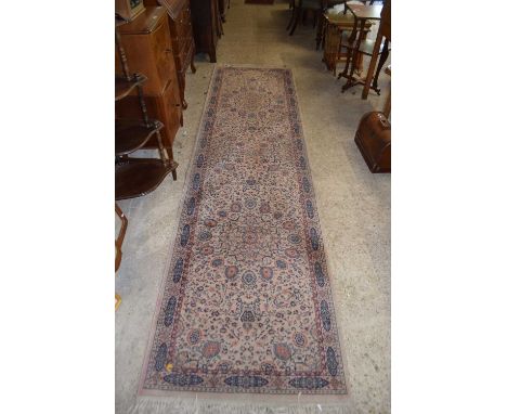 20TH CENTURY FLORAL DECORATED RUNNER CARPET APPROX 250 CM LONG