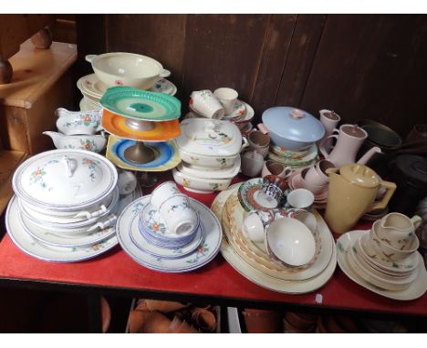A COLLECTION OF ART DECO DINNERWARE and other ceramics