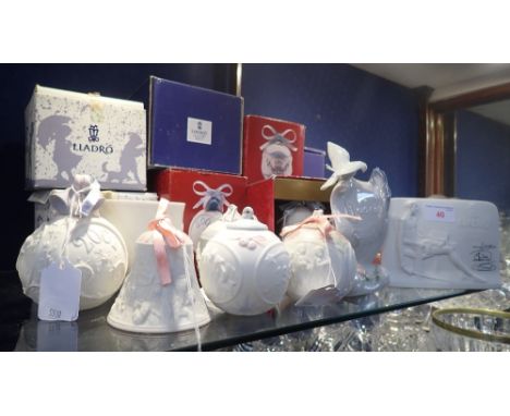 A COLLECTION OF LLADRO COLLECTORS SOCIETY COMMEMORATIVE BAUBLES and similar plaques (boxed)