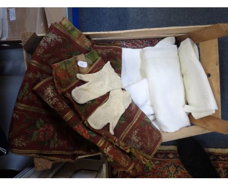 A QUANTITY OF VINTAGE TEXTILES