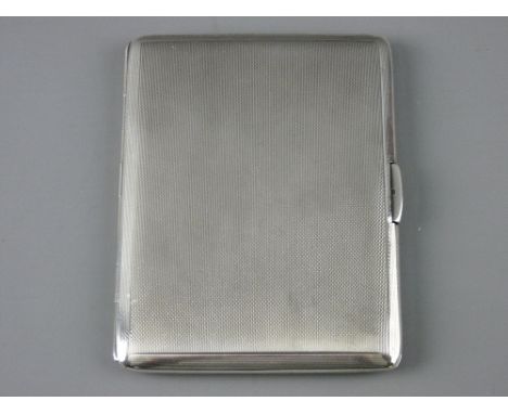 A GENT'S ENGINE TURNED SILVER CIGARETTE CASE, 5.5 troy ozs, Birmingham 1920
