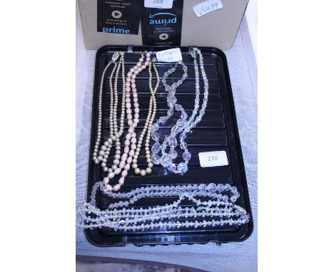 A job lot of vintage necklaces 