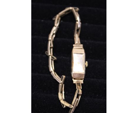 A vintage Avia Ladies watch with a 9ct gold body &amp; strap. Total weight 16.04 grams 