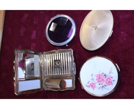 A selection of vintage ladies compacts including Stratton 
