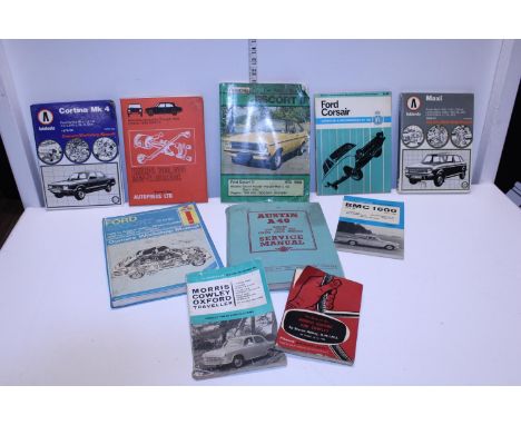 A job lot of vintage car manuals 