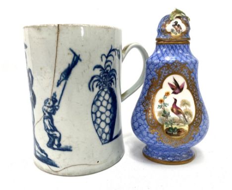 Worcester blue and white tankard printed with a Chinese lady and figures (af); together with an Augustus Rex flask decorated 