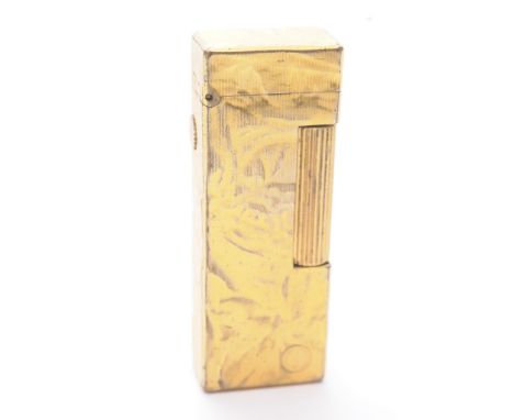 An unboxed Dunhill gold coloured lighter