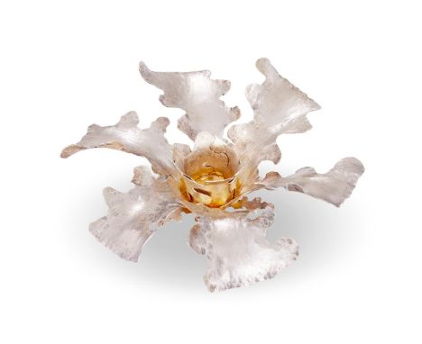 λ A BRITANNIA STANDARD SILVER PARCEL GILT OAK LEAF CANDLESTICK OR CANDLE HOLDER MALCOLM APPLEBY, EDINBURGH 2006 Signed with a